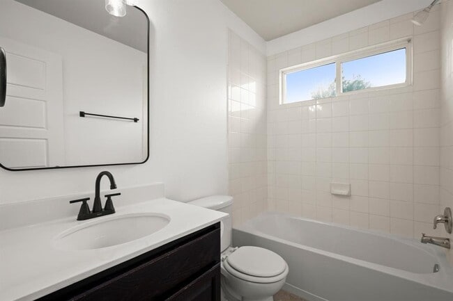 Building Photo - 101 Song Sparrow Cv