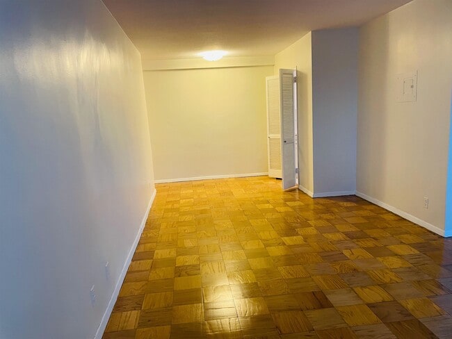 Building Photo - 201 St Pauls Ave