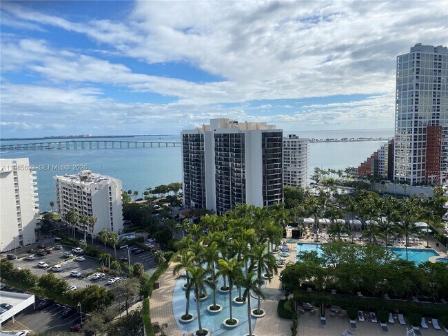 Building Photo - 185 SE 14th Terrace