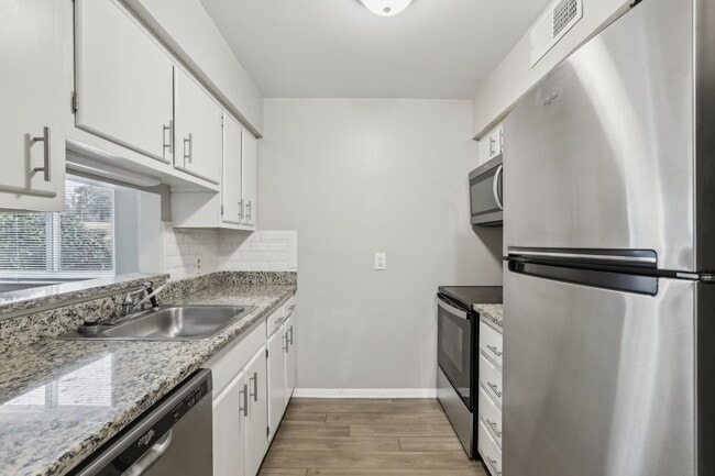 Interior Photo - 901 South Apartments