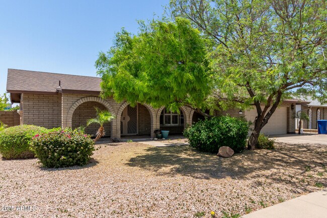 Building Photo - 1875 E Auburn Dr