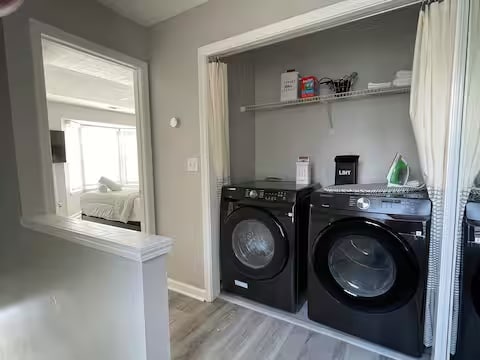 Building Photo - 5690 Hampton Ct