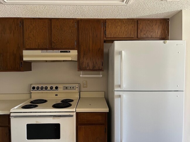 Building Photo - 100 Hillside Rd