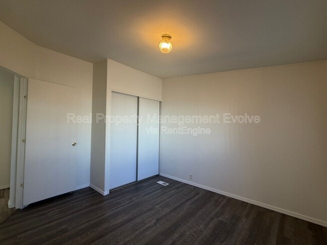 Building Photo - 1514 E Muriel Dr