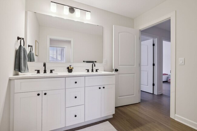 Building Photo - Model 3 Bedroom Town Home