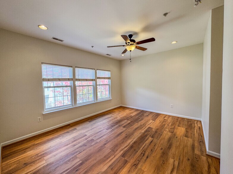 Building Photo - 8010 Pennington Dr