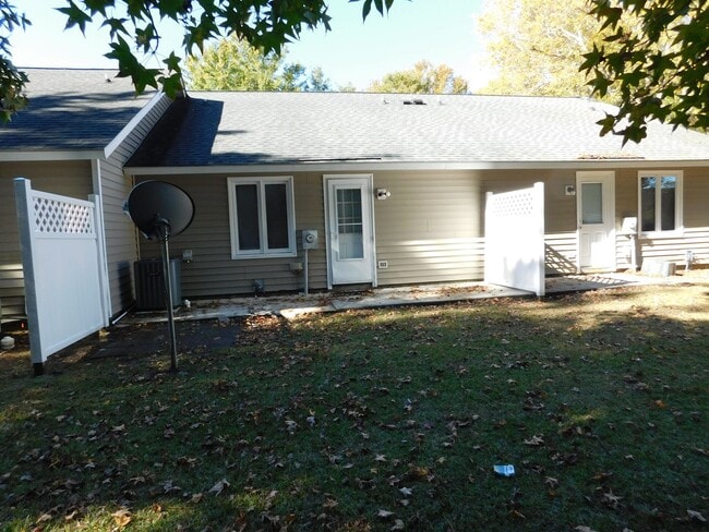 Building Photo - 1512 College Way