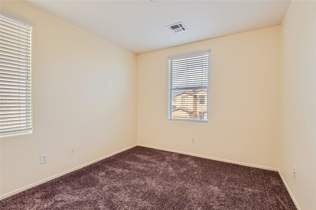 Building Photo - EXQUISITE 3-Bedroom Home - Modern Amenitie...