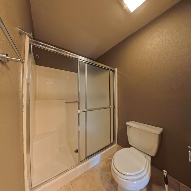 Building Photo - Luxury Mid-Rise | Guard Gated | Underground Garage Area | Resort Style Amenities