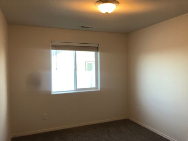 Building Photo - 4229 Cove W Dr