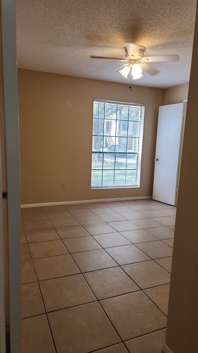 Building Photo - 8636 Mallard Reserve Dr