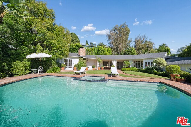 Building Photo - 8050 Mulholland Dr