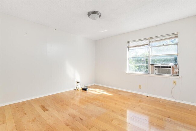 Building Photo - 4007 Edgerock Dr