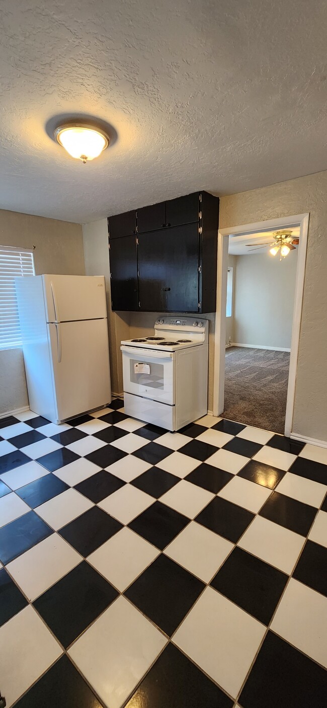 Building Photo - 585B S 1200 W