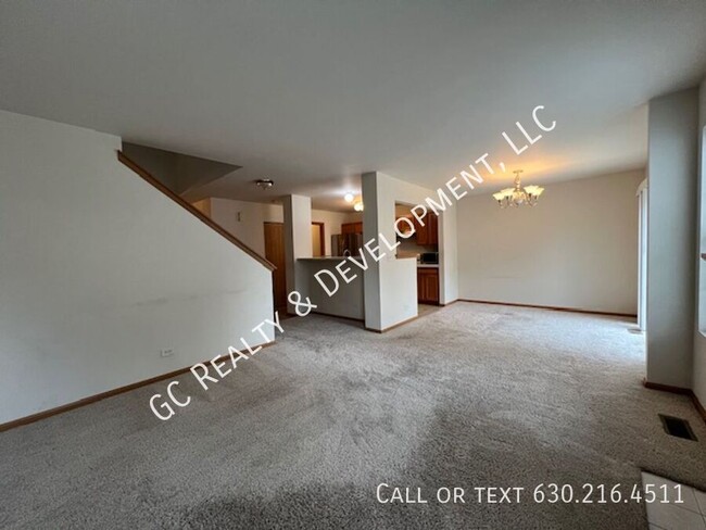 Building Photo - *** 3BDRM - 2.5 BTH / SCHOOL DISTRICT 204 ...