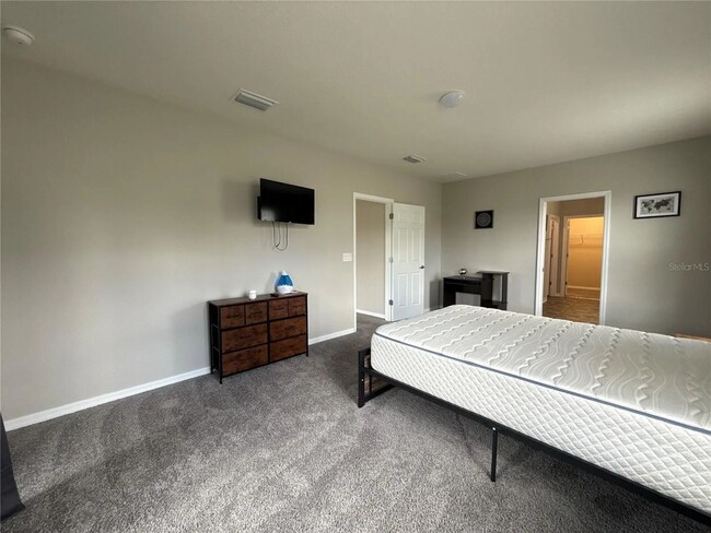 Building Photo - Summercrest 5 Bedroom, 3.5 bath