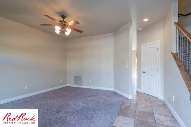 Building Photo - 3 Bedroom Townhome In Southgate Community