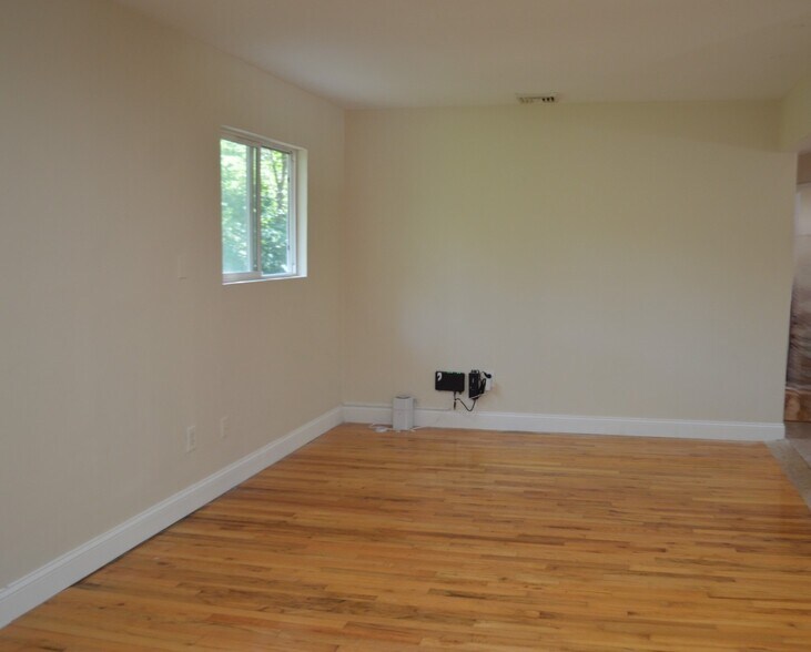 Living Room - 44 Lake Ter