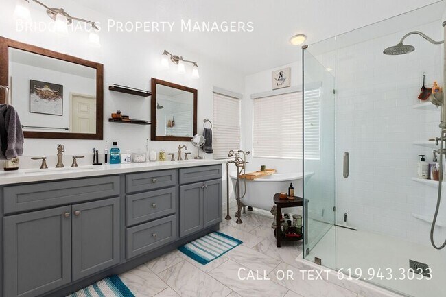 Building Photo - 10252 Oak Spur Way