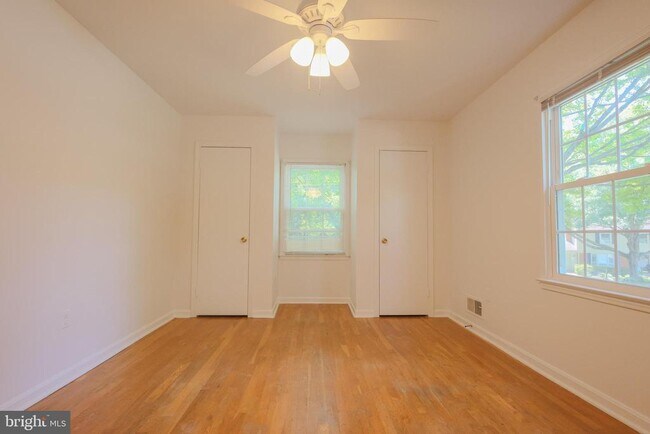 Building Photo - 6431 Brentford Dr