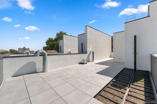 Building Photo - 312 Fenimore St