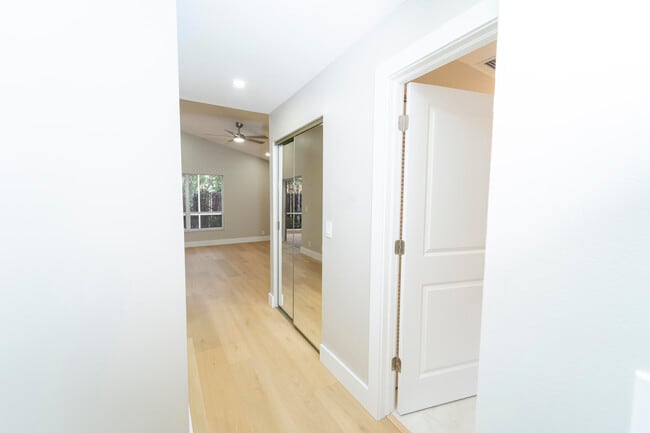 Building Photo - 6185 NW 77th Pl