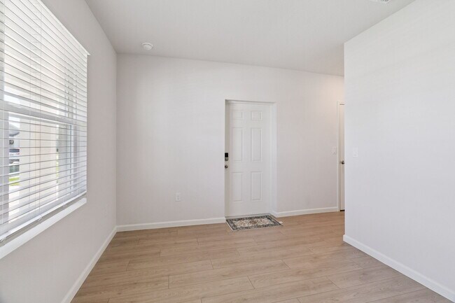 Building Photo - 1434 Garabaldi Cir SE