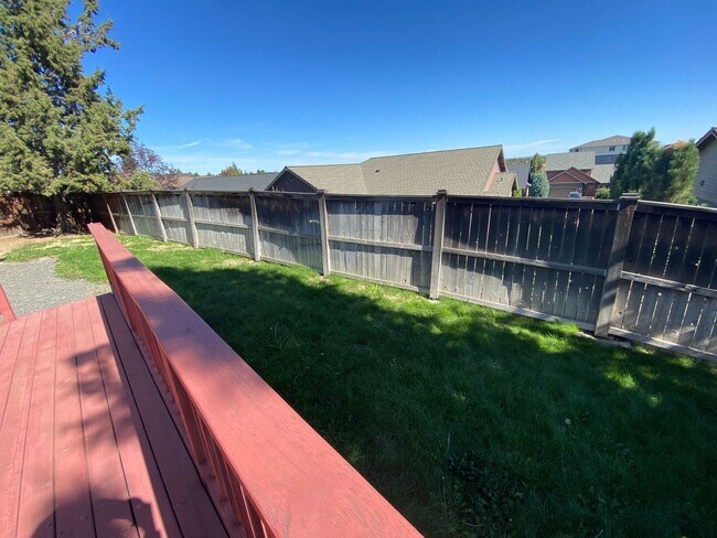 Building Photo - Gorgeous 3 bedroom spacious home in NE Ben...