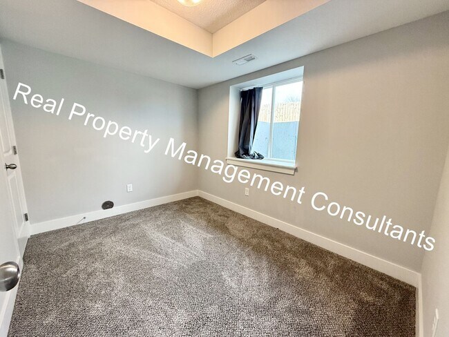 Building Photo - $500 off Move In Special on 4-bedroom, 3-b...