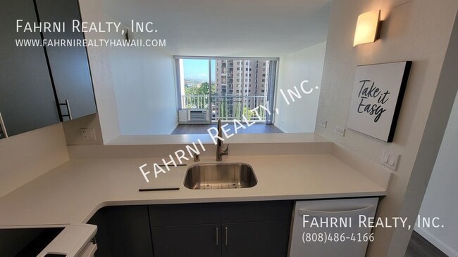 Building Photo - Pearl Two, Fully Remodeled 1 Bedroom Condo...