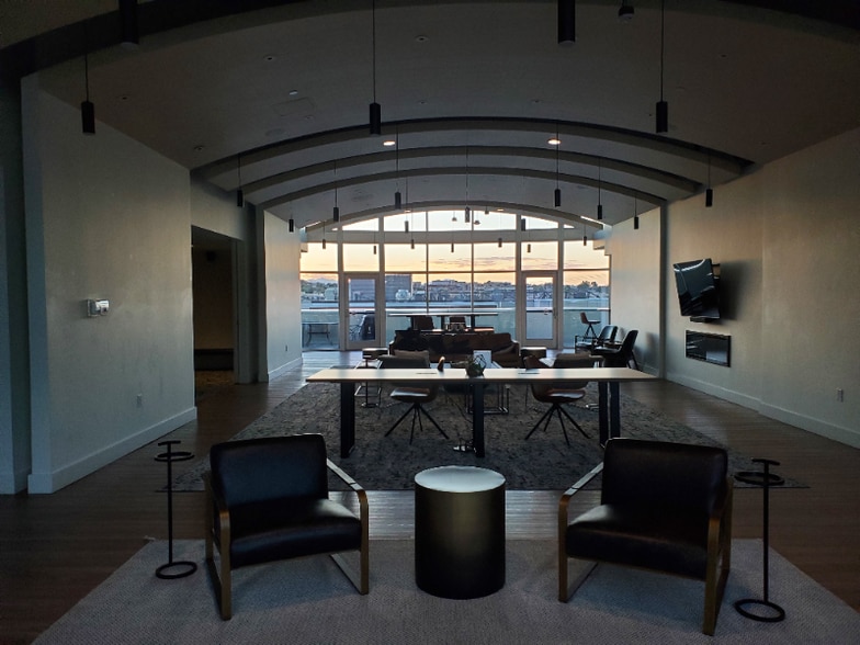 Building Photo - 1700 Bassett St