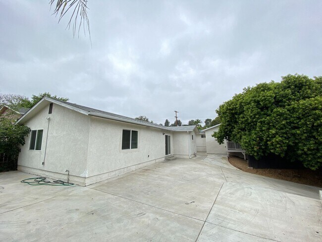 Building Photo - 5775 Baja Dr
