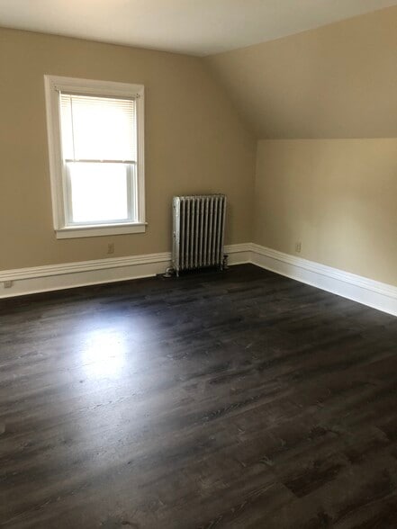 Building Photo - 319 Safford Street