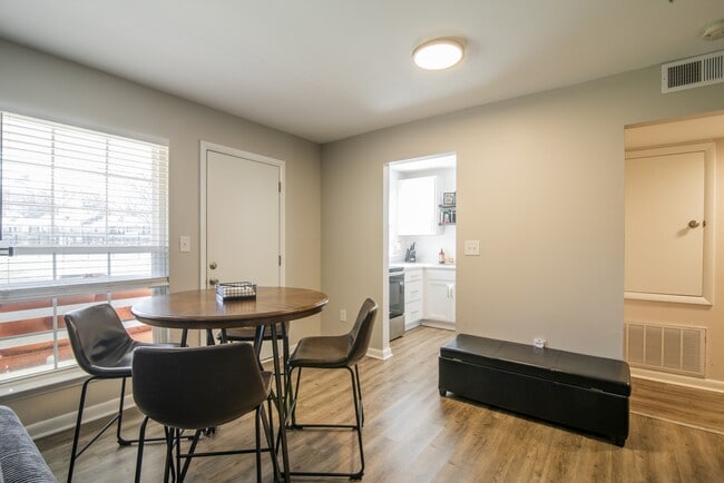 Building Photo - 4605 Coronado Dr