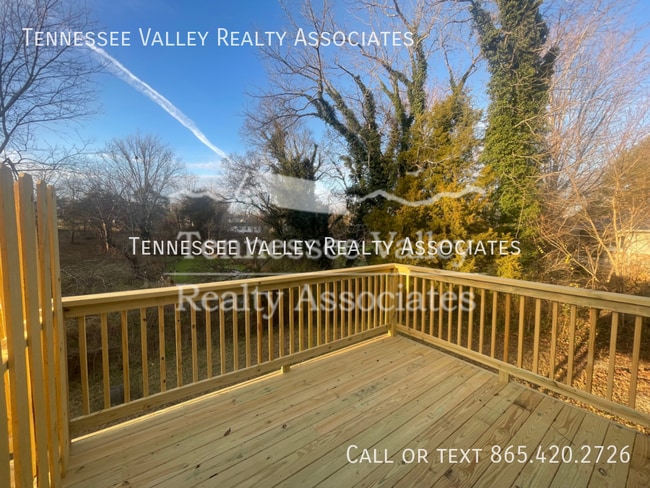 Building Photo - 900 Kirk Ave