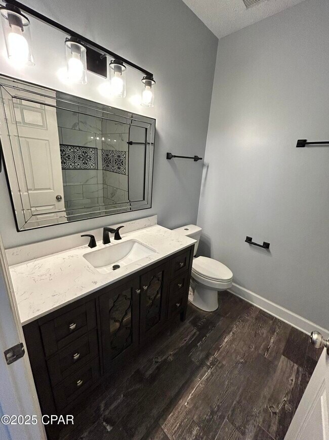 Building Photo - 2612 Oakmont Dr