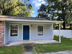 Building Photo - Beautiful 2 Bedroom 1 Bathroom in NW Tallahassee!