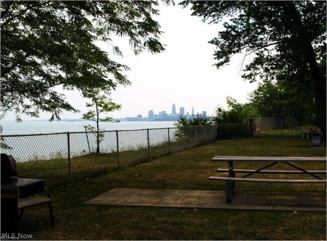 Building Photo - 11820 Edgewater Dr