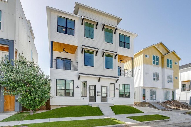 Building Photo - 2333 Benbrook Blvd