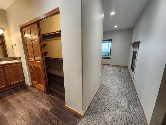 Building Photo - Tuscan-Style Townhome for Rent – Prime Ken...