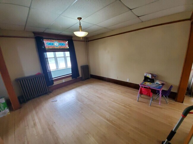 Building Photo - AVAILABLE May 2026 - Wonderful 4 Bedroom House - 2 Car Garage