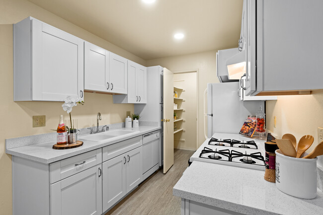 Kitchen with pantry - Plum Orchard Apartments