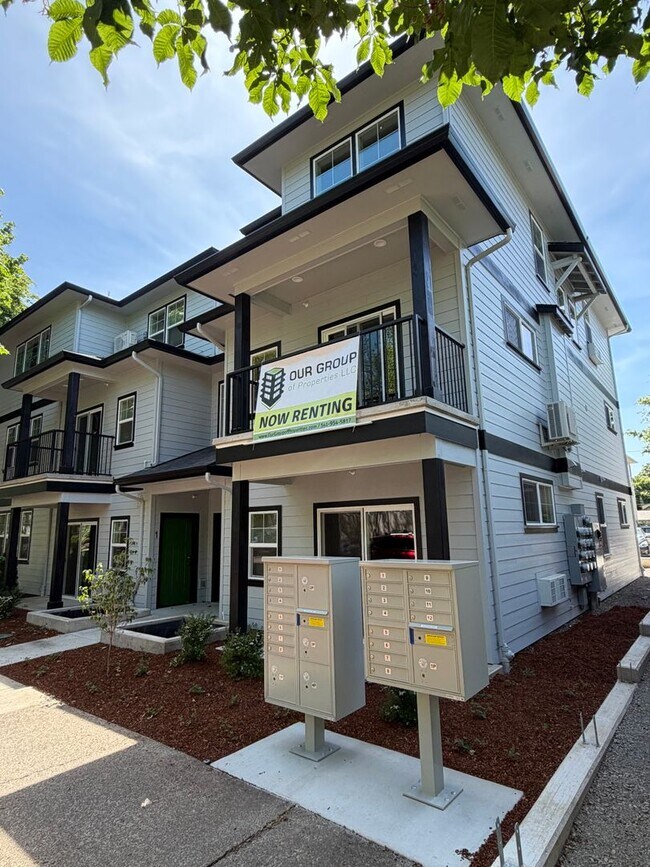 Building Photo - Brand New 2 bedroom 1.5 bath unit