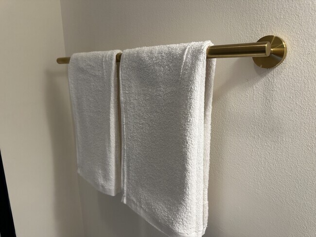 Building Photo - 315 N Pinckney St