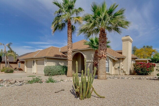 Building Photo - FABULOUS REMODELED HOME WITH POOL!