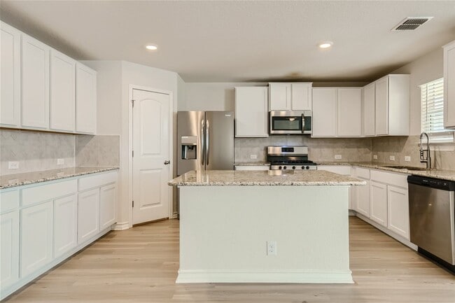Building Photo - Awesome Amenities!