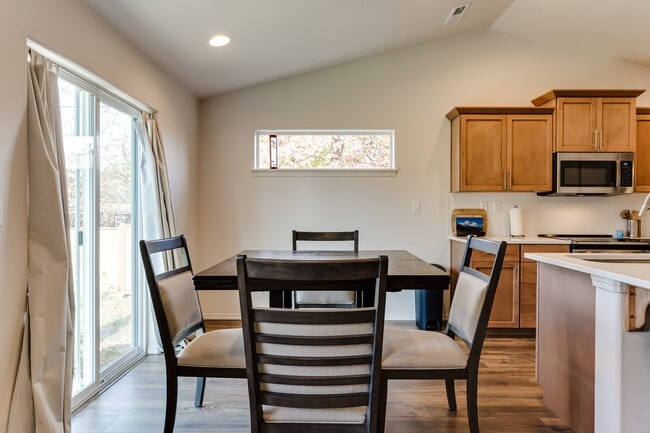 Building Photo - 1526 McKinley St