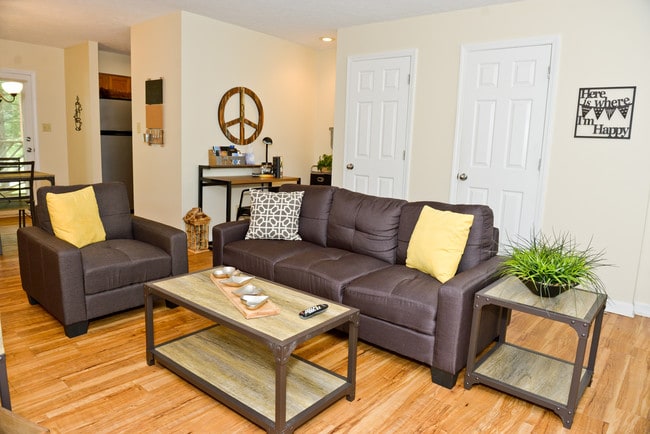 Building Photo - Walnut Springs