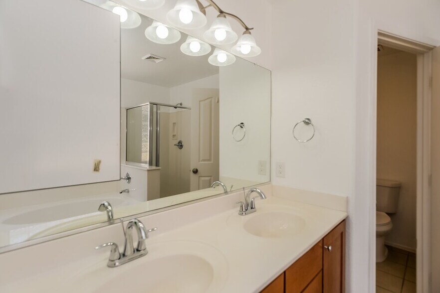 Building Photo - 3939 E Jasper Dr