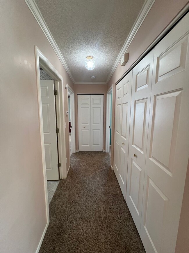 Building Photo - Beautiful 2-bedroom, 2-bathroom Townhome!